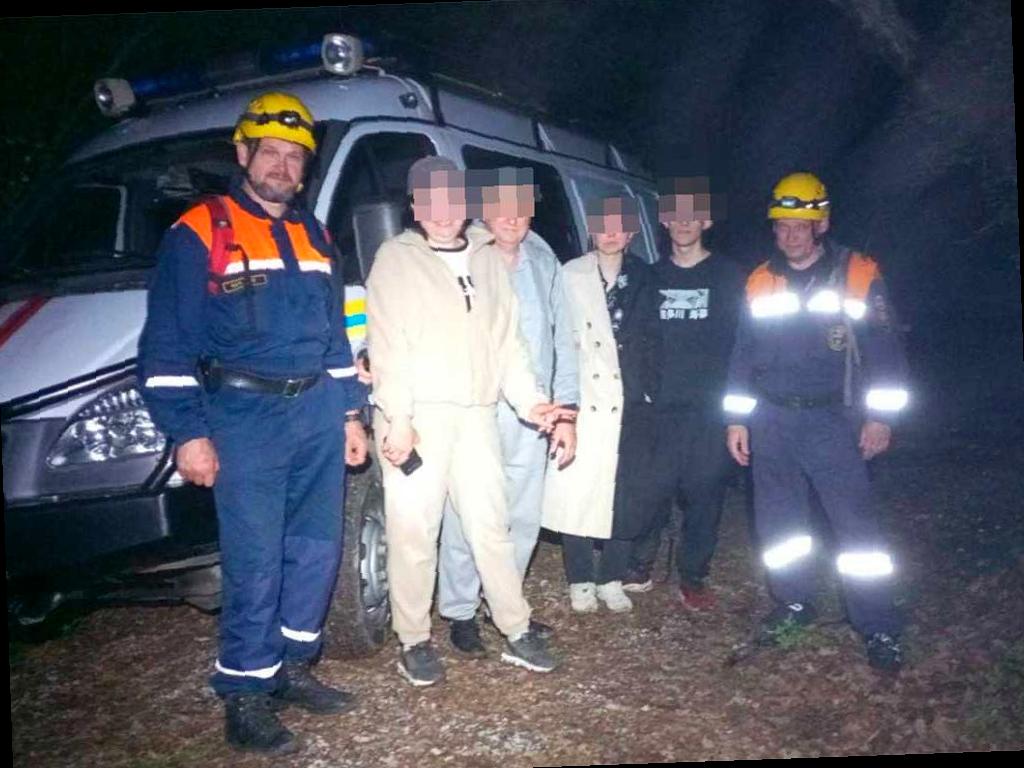 Спасатели в Сочи помогли туристам выбраться из леса