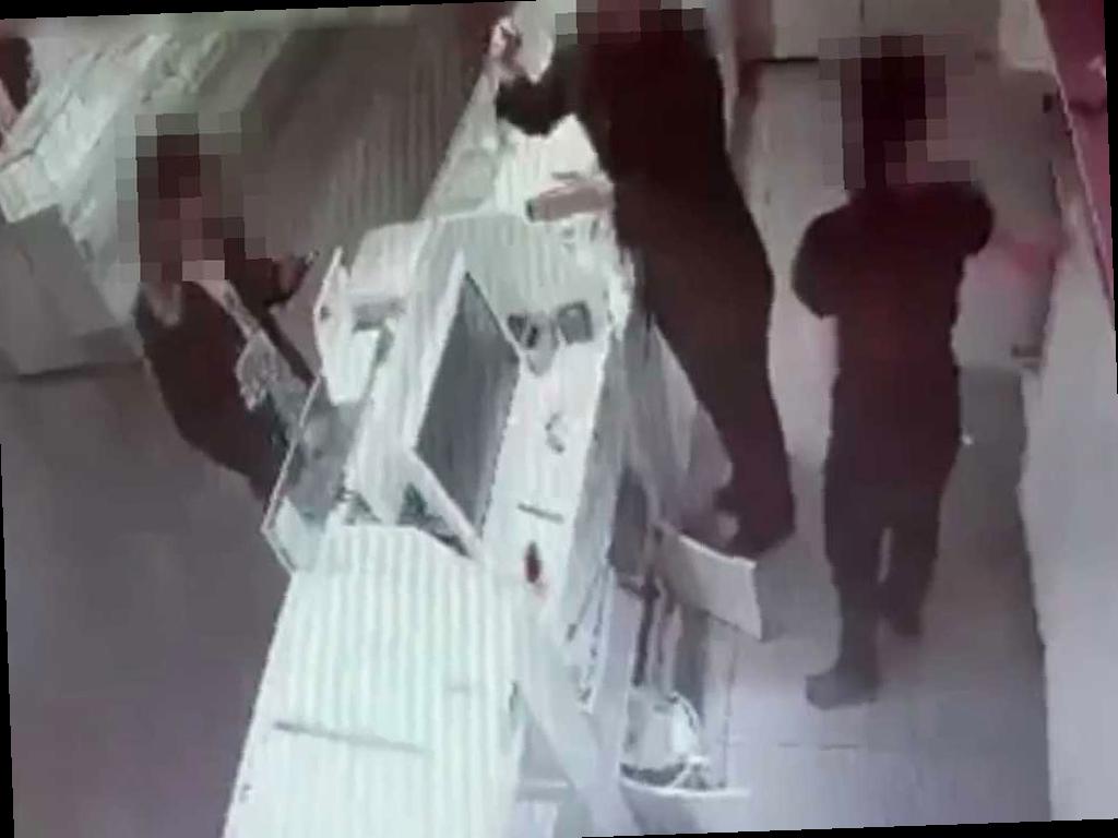 В Сочи курьер украл посылку с золотыми украшениями