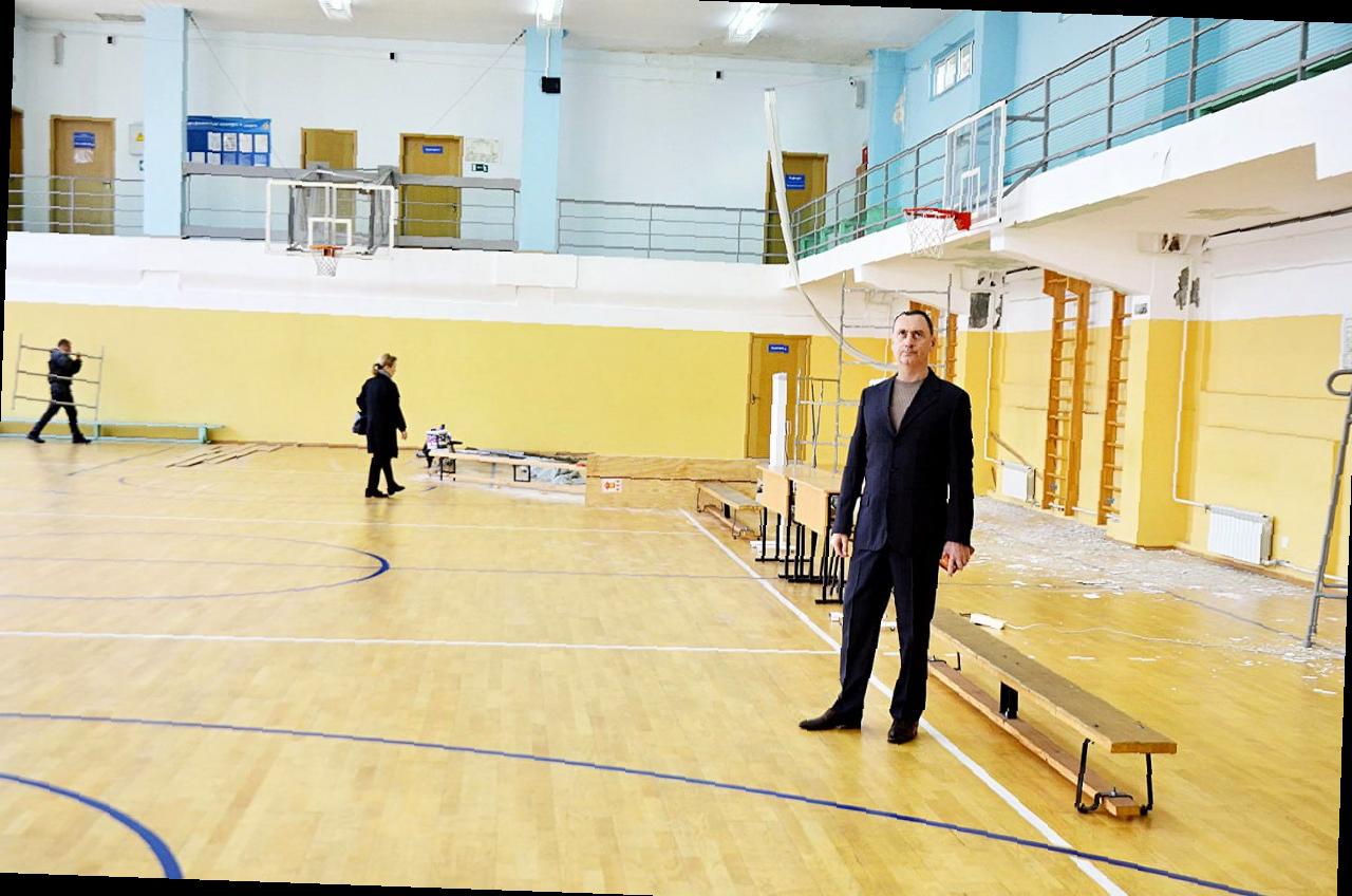 «Виктор Тепляков ознакомился с спортивным комплексом университета в Сочи»