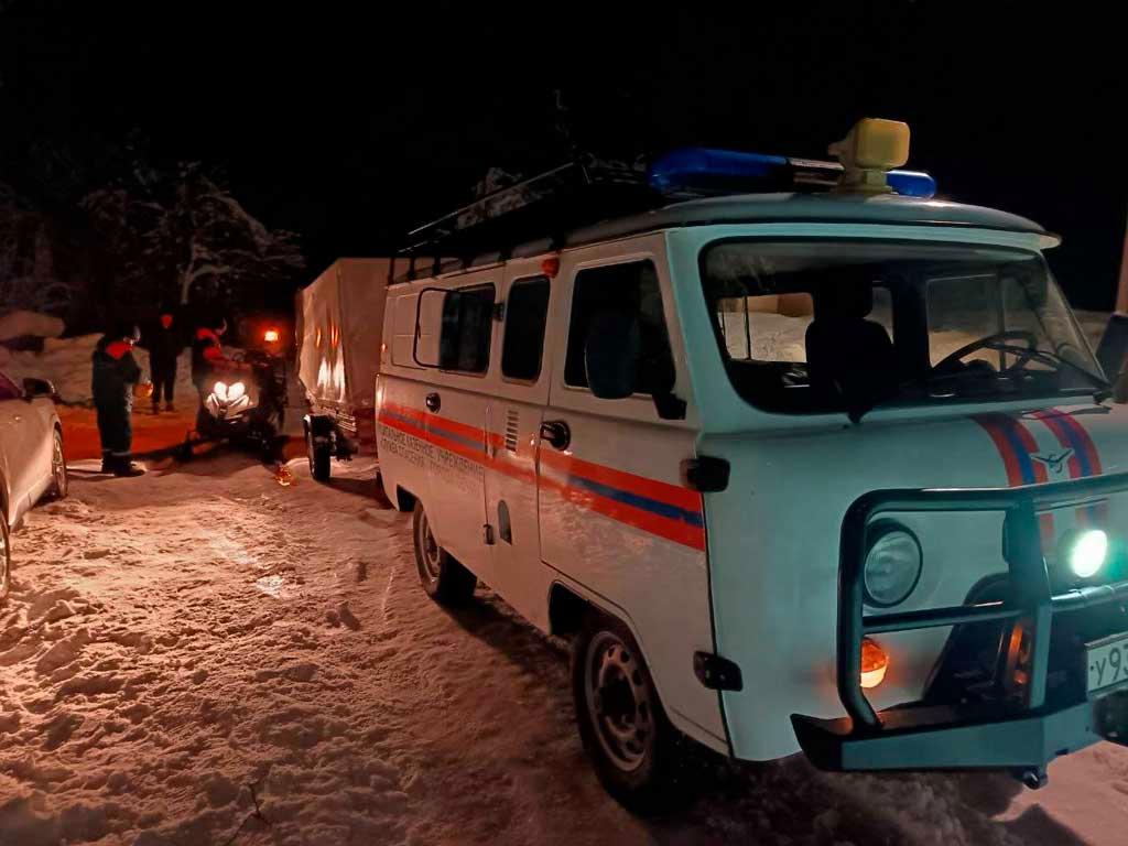 Спасатели помогли энергетикам восстановить ЛЭП после снегопада