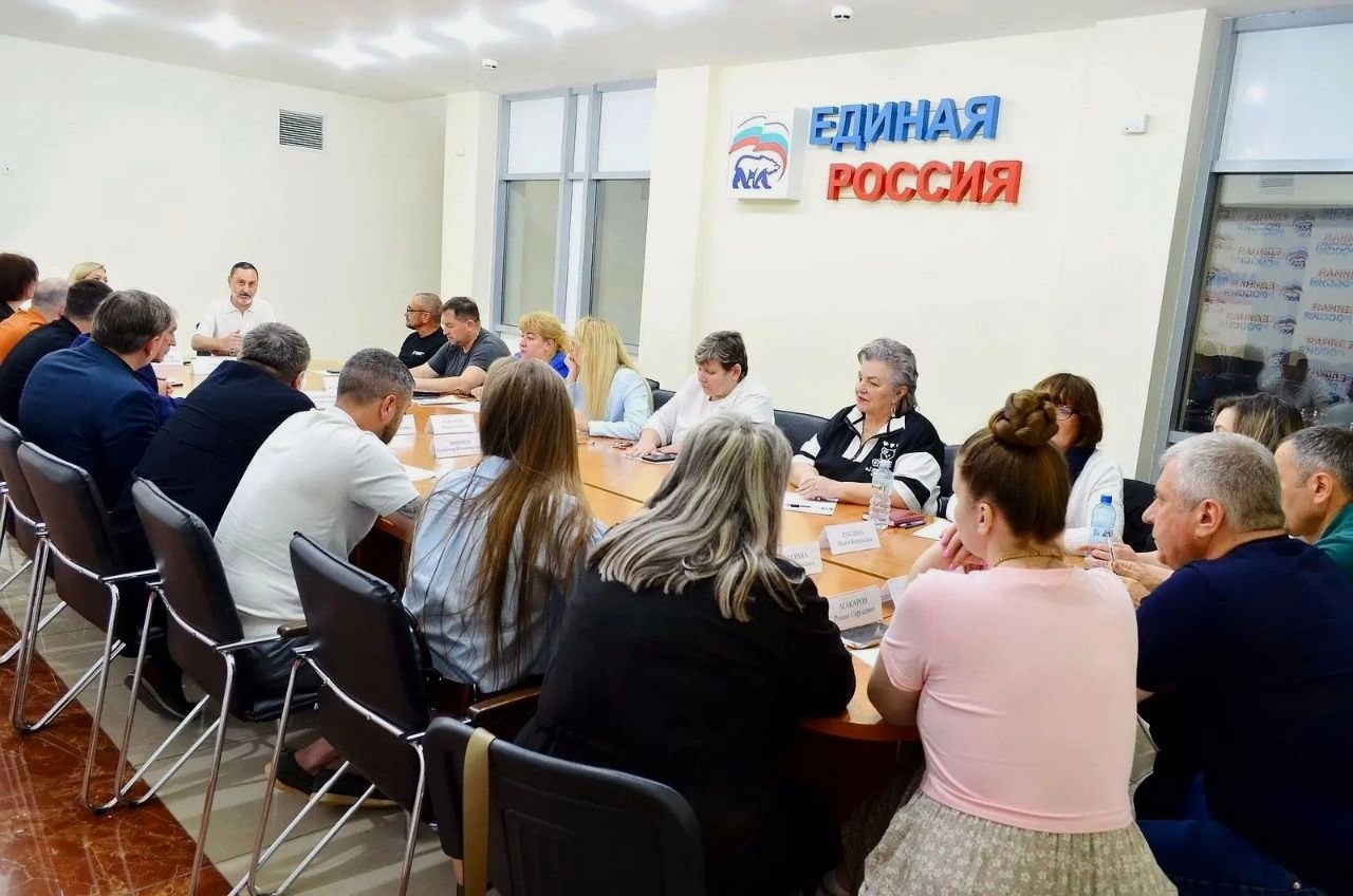 Депутат ЗСК Виктор Тепляков обсудил гуманитарную помощь в зоне СВО
