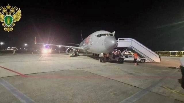 Экстренная посадка Boeing в Сочи: пассажиров доставили резервным рейсом
