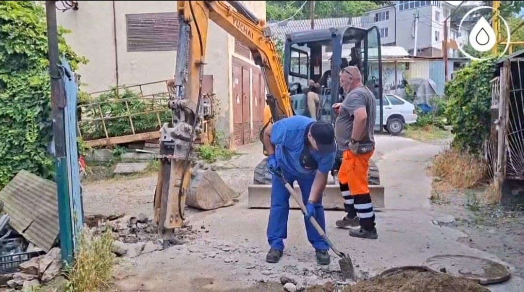 Замена аварийного участка водопровода в Сочи на улице Восточная