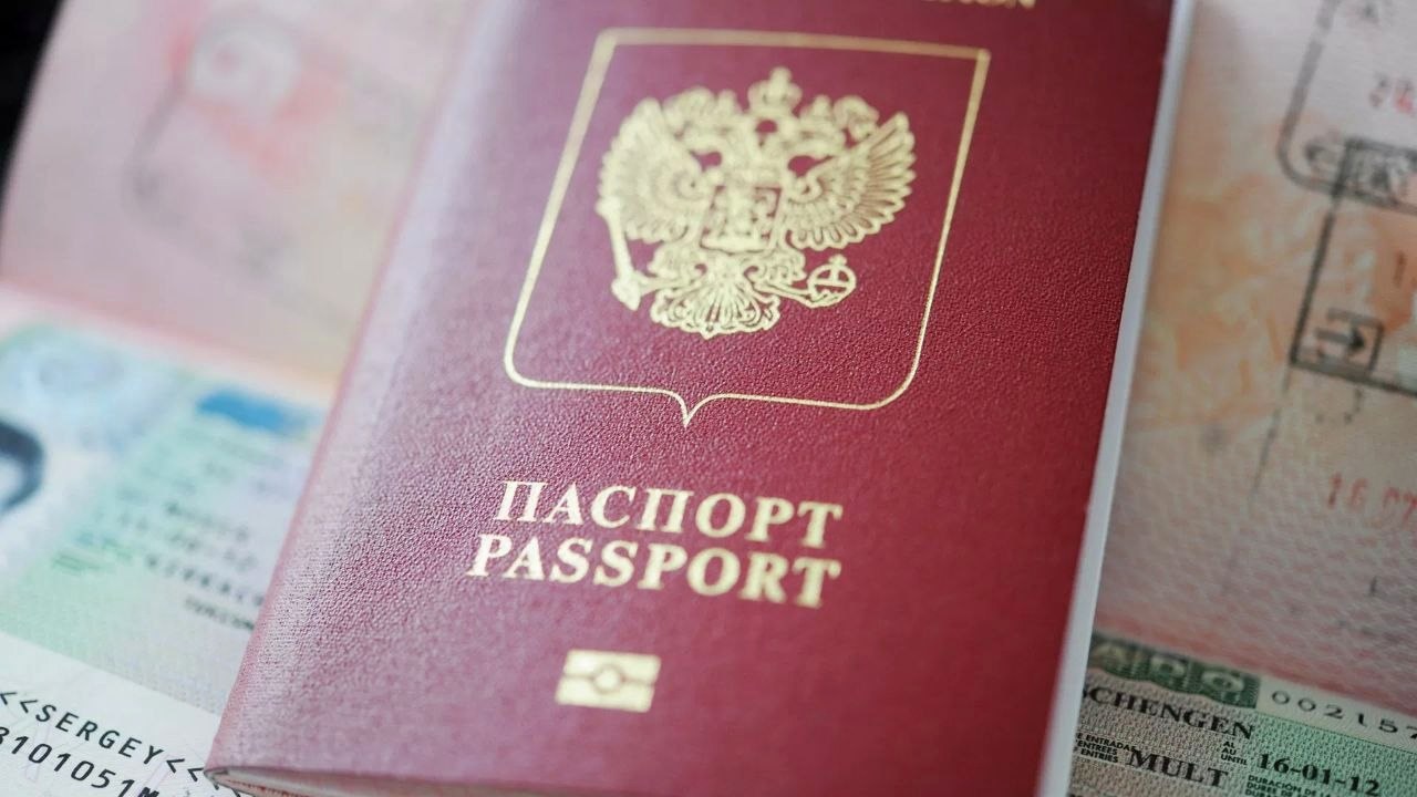 МВД России предупреждает о мошенниках, предлагающих оформление биометрического загранпаспорта