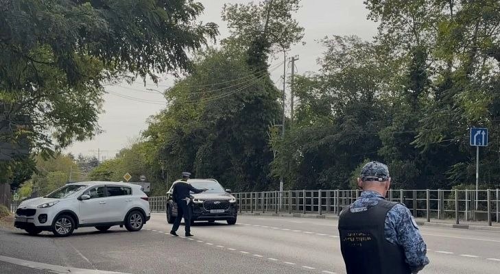 Проверка водителей на задолженности прошла в Лазаревском районе Сочи